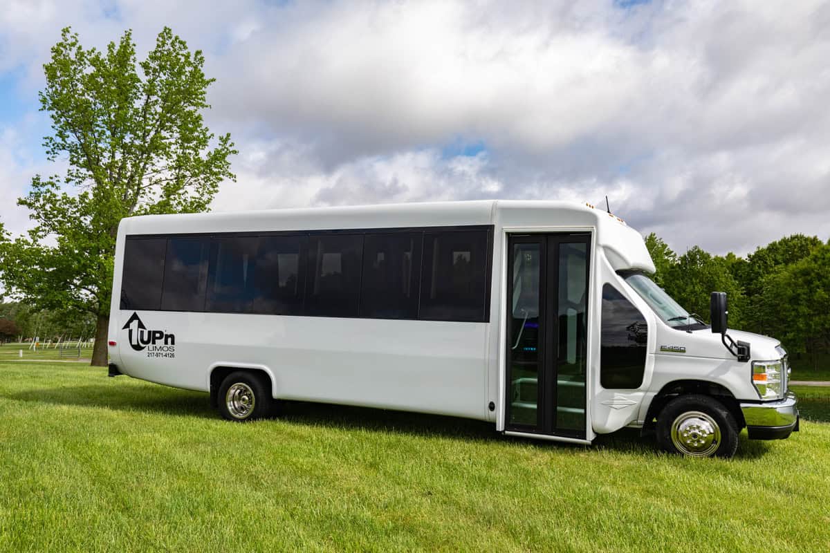 20-25-passenger-ford-e-450-limo-bus