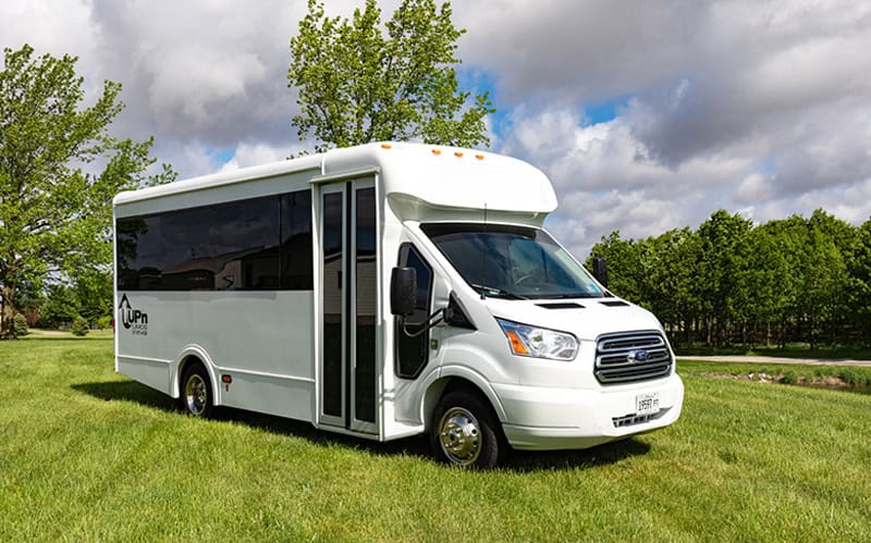 20-25-passenger-ford-e-450-limo-bus-img-01